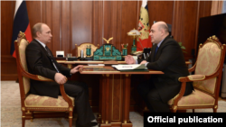 Russian President Vladimir Putin (left) with his nominee for prime minister, Mikhail Mishustin 