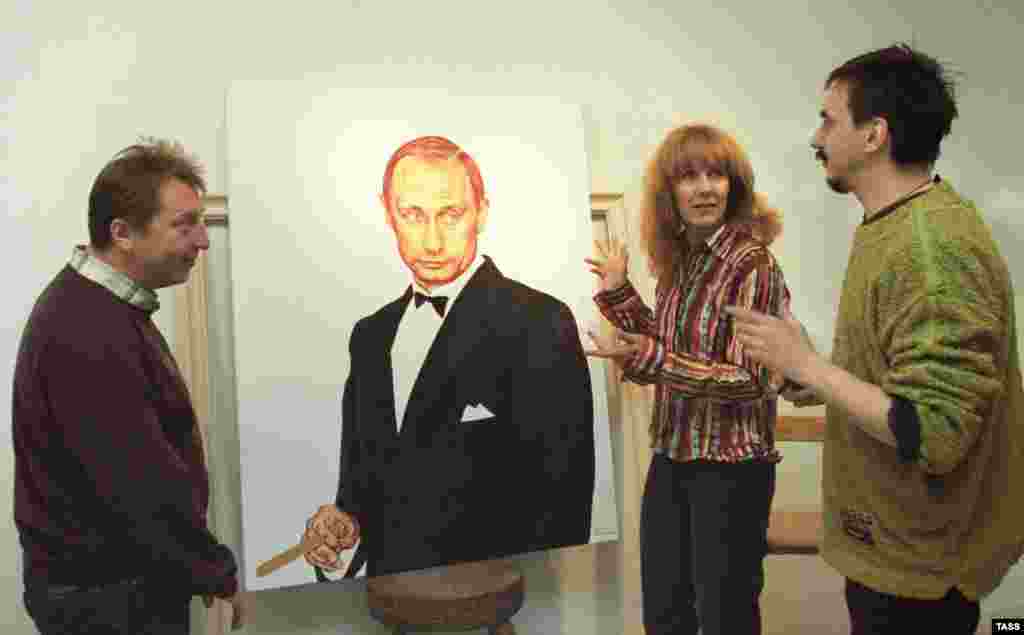 "Mr. Putin" by V. Timofeyeva and D.Vrubel in Moscow's Gallery of the Single Object