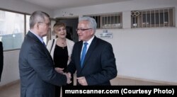 Юрій Чайка (зліва) та міністр юстиції Кіпру Іонас Ніколау