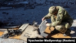 Архівна світлина. Частини іранського безпілотника-смертника Shahed-136, що були знайдені після удару РФ у Харкові, 6 жовтня 2022 року. Росія перейменувала цю іранську зброю в «Герань-2»