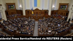 Лідерами за відвідуваннями Ради впродовж четвертої сесії ВР стали народні депутати «Європейської солідарності» та «Слуги Народу», зазначили в КВУ