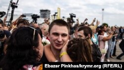 Рідні зустрічають українського моряка В’ячеслава Зінченка в аеропорту «Бориспіль». Київ, 7 вересня 2019 року