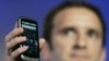 Nexus One телефонын Google ширкәтнең вице-президенты Марио Кьерос тәкъдим итте