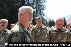 Голова Військового комітету НАТО Петр Павел (ліворуч) та начальник Генштабу ЗСУ Віктор Муженко (праворуч)