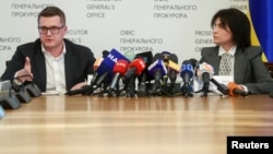 SBU chief Ivan Bakanov (left) and Prosecutor-General Iryna Venediktova attend a news briefing in Kyiv in May 2021.
