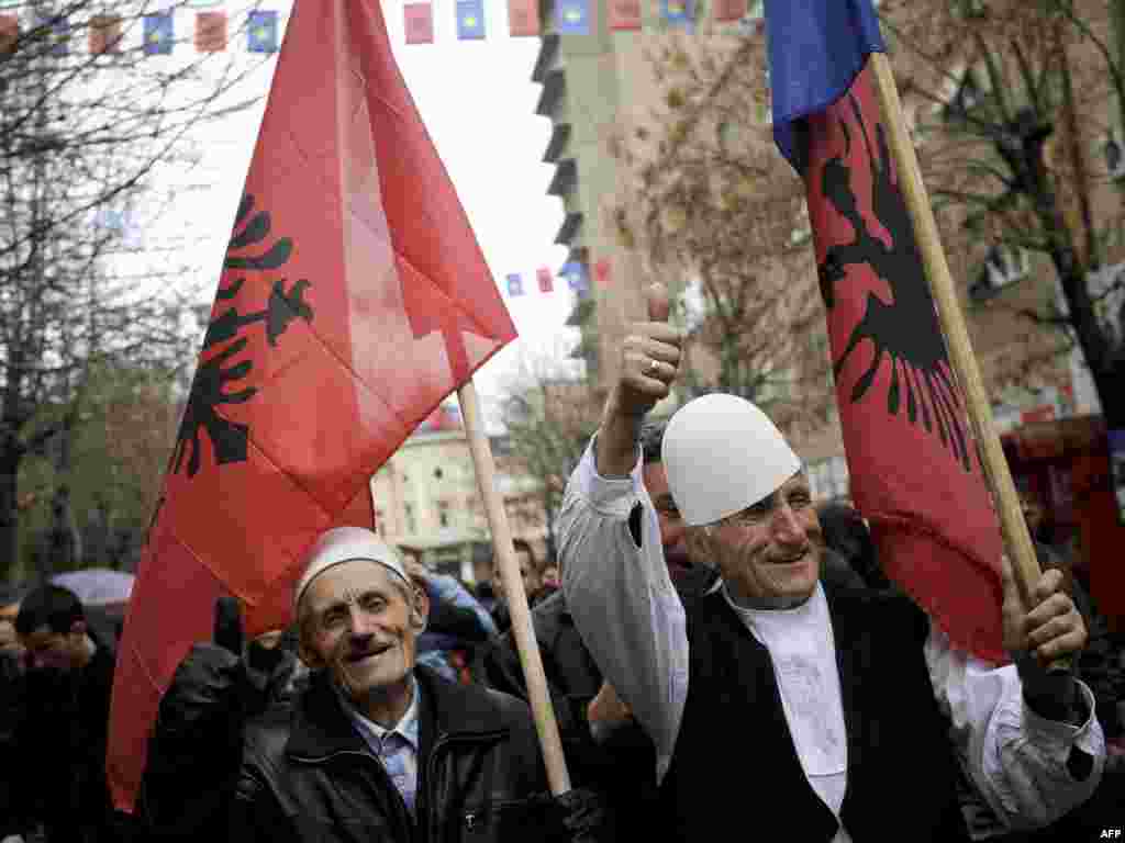 Mitrovica, 17.02.2009. AFP PHOTO / ARMEND NIMANI