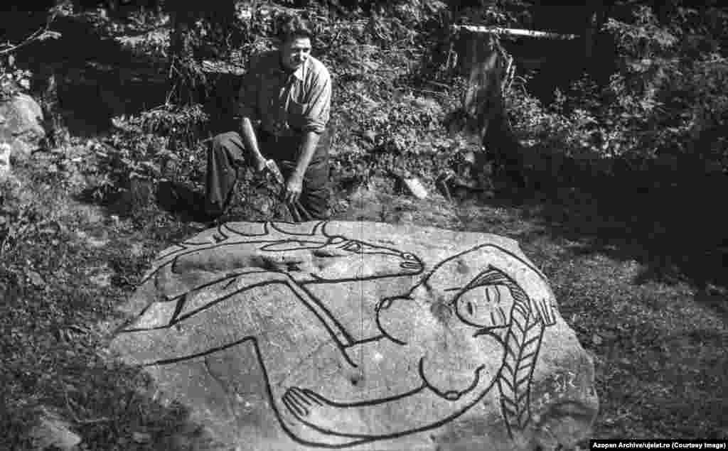 A rock-carving artist works at an unspecified location. Uj Elet described its mission as being to inform its readers "about the major political and social events of our time, which are essential for raising the cultural level of the broadest masses of the population and for shaping the worldview of socialist man." 