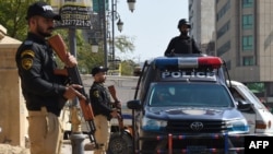 د کراچۍ پر پولیسو تر دې وړاندې هم د خلکو شکنجه کولو تورونه لګېدلي دي ـ پخوانی انځور.
