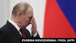Володимир Путін у відповідь на питання журналіста заявив, що Росія нібито стала сильнішою за останні роки