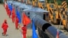 Қазақстан мен Қытай арасындағы мұнай-газ құбырын салушы Қытай компаниясының жұмысшылары. Көрнекі сурет