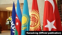 Түрк мамлекеттер уюмуна мүчө өлкөлөрдүн айрымдарынын желектери. 
