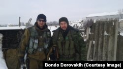Бондо Доровських (праворуч) і бойовик з Росії