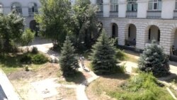 Гостинний двір продовжують руйнувати?