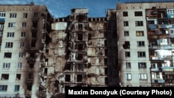 Иллюстрационное фото. Дом, разрушенный во время ракетного обстрела со стороны пророссийских сепаратистов. Лысычанск, Луганская область, декабрь 2014 года