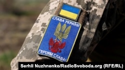 У прокуратурі нагадали, що умисне вбивство військовополонених є грубим порушенням Женевських конвенцій і кваліфікується як тяжкий міжнародний злочин