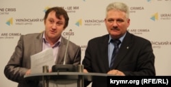 Андрій Щекун (л) та Юрій Смелянський (п) на брифінгу, 2015 рік