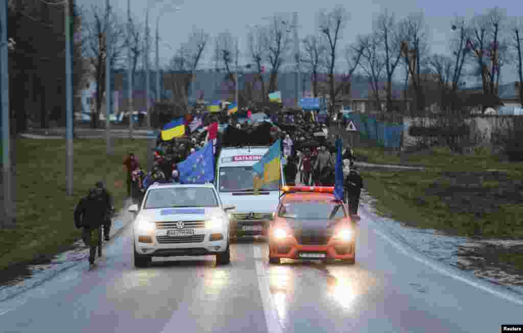 Автомайдан здійснив чергову поїздку до резиденції президента Віктора Януковича, 12 січня 2014 року