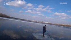 Рибалка спінінгом врятував хлопчика, якого віднесло від берега на крижині