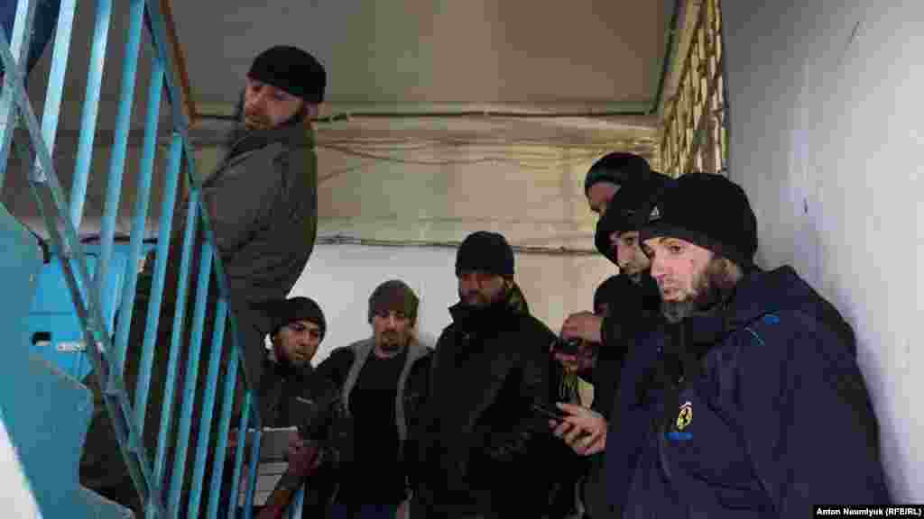 В цей час у квартирі Курбедінова його матері стало зле. Викликали швидку – лікар сказав, що «стан нормальний»