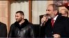 И. о. премьер-министра Армении Никол Пашинян выступает на площади в городе Мартуни Гегаркуникской области, 19 ноября 2018 г.
