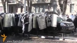 Ukraine Protesters Force Riot Police To Retreat