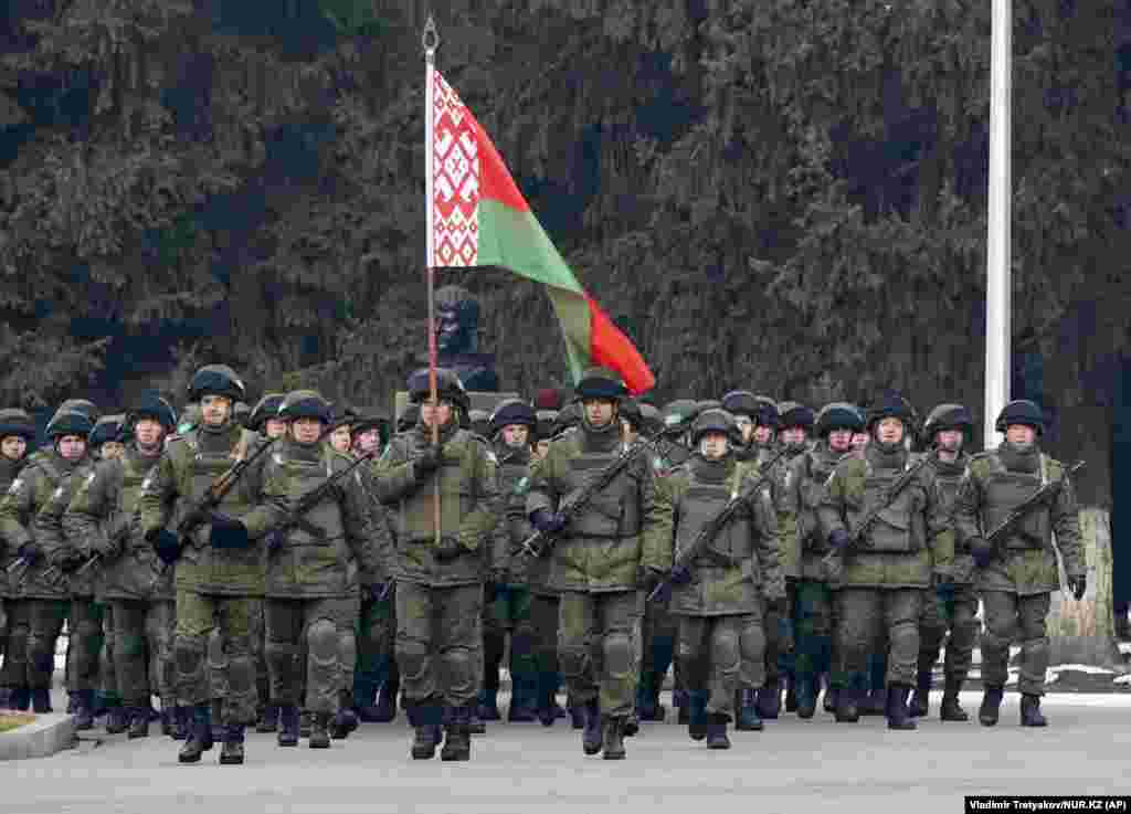 Білоруські військові місії ОДКБ в Алмати під час офіційної церемонії виведення з Казахстану. 13 січня, 2022 року