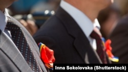 Ukraine has abandoned the carnation as the visual motif associated with Victory Day in Russia, opting instead for a red poppy and ribbons in the colors of the Ukrainian flag.