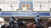 АКШнын Питсбург шаарында атчан полициячылар Чоң 20нын экономикалык саммитин кайтарууда. 23-сентябрь, 2009-ж.