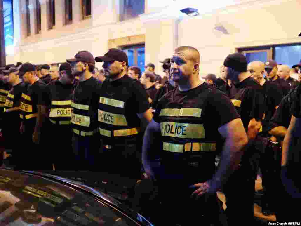 The police presence outside the Georgia Dream headquarters was swiftly reinforced. After a standoff, the protesters dispersed. Another rally is planned for the evening of June 23. 