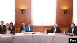 Ирандын жана Р5+1дин делегациясы эки күндүк жыйын башталар алдында. Женева, 15-октябрь 
