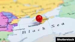 Зокрема, згідно з повідомленнями, вибухи чули в районі військового аеродрому Бельбек, про удари по якому також повідомляли в ніч на 15 травня