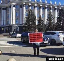 Одиночный пикет из-за отсутствия помощи больным с почечной недостаточностью, Бурятия