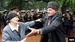 Первый заместитель министра обороны России генерал-полковник Александр Колмаков заявил о том, что официальная делегация Грузии не приглашена на Парад Победы в Москву