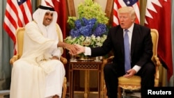 دیدار امیر قطر و دونالد ترامپ در بهار سال ۲۰۱۷؛ خبرگزاری رسمی قطر می‌گوید هدف از دیدار پیش‌رو تبادل نظر در مورد تازه‌ترین رخدادها و مسائل منطقه و جهان است.