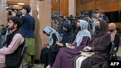 افغانستان - حضور خبرنگاران زن در یک نشست خبری (عکس آرشیف)