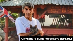 За словами дружини Олега Приходька, його пенсійна картка заблокована, тож він не може отримати пенсію