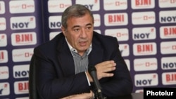 Armenia - Ruben Hayrapetian, chairman of the Football Federation of Armenia, speaks at a news conference in Yerevan, 12Jan2018.