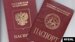 О том, что новый российский закон о двойном гражданстве может ударить по жителям Южной Осетии, в республике заговорили еще в начале месяца. Здесь опасаются, что большинство граждан не успеют вовремя подать документы и таким образом могут попасть под уголовное преследование
