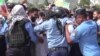سرکاري مامورینو په اسلام اباد کې مظاهره وکړه