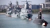 Военные корабли ЧФ России во время празднования Дня Военно-морского флота РФ в Новороссийске, 31 июля 2022 года. (Фото AP)