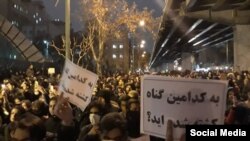 یکی از تجمعات دانشجویی که دیماه ۹۸ در اعتراض به سرنگونی هواپیمای اوکراینی برگزار شد