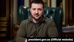 «Російські військові сумніваються у своїй здатності зламати нас, зламати Україну», каже президент Володимир Зеленський